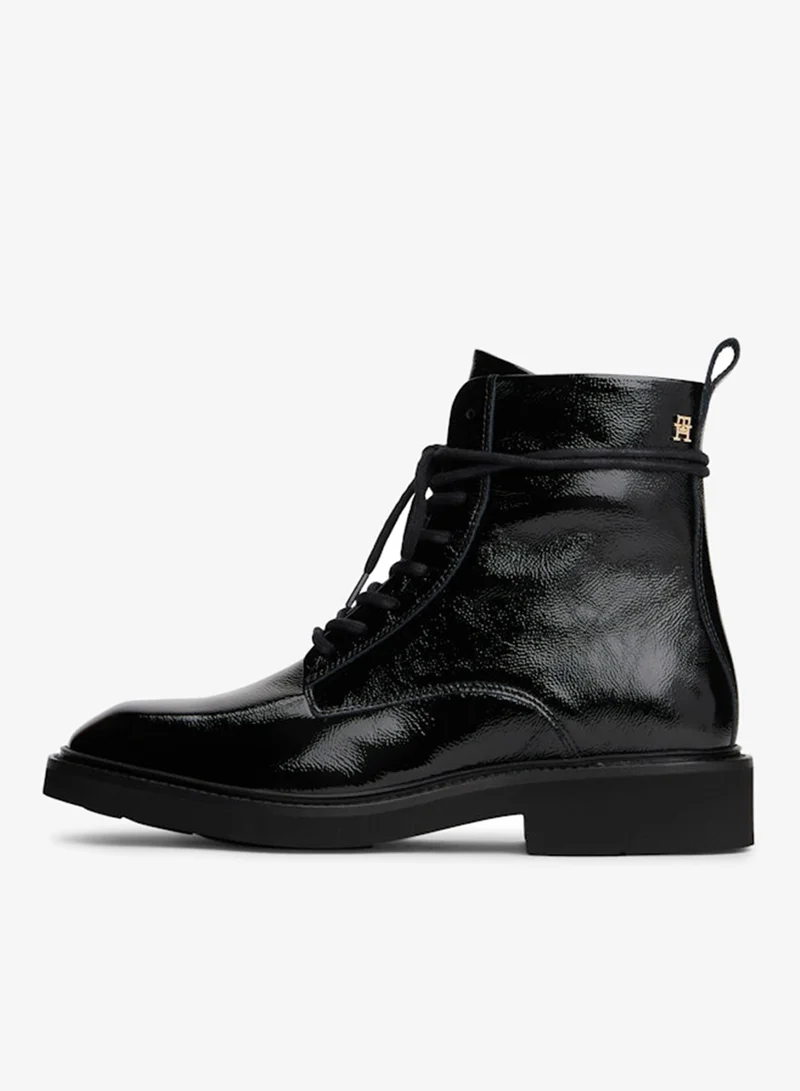 تومي هيلفيغر بوت للكاحل برباط من الجلد المجعد